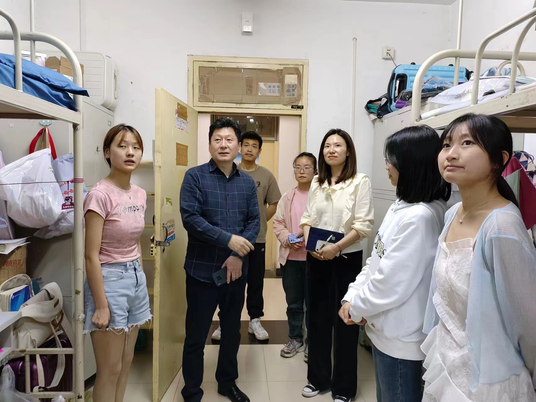 心系学子，“宿”说安全--医学技术学院党总支书记走访学生宿舍